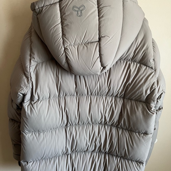 Aritzia TNA super puff - Picture 6 of 6